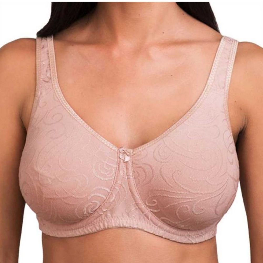 True Life Seamless Underwire Bra Lana 40D NWT